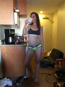 Jeune coquine aux gros seins de Avignon qui a envie de baiser