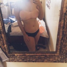 Célibataire dévergondée disponible pour une après midi sexe à Avignon