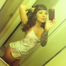 Coquine qui adore la bite dans le cul