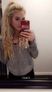 Un plan coquin rapide avec une jeune coquine