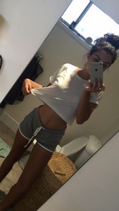 Soumise cherche un homme séduisant sur Vaucluse pour être dominée