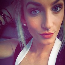 Salope pas farouche attend sa sodomie