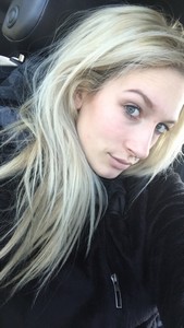 Jeune coquine en manque de mecs et de rencontres