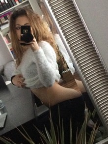 Jeune coquine aux gros seins de Avignon avide de sexe et de plans sexe