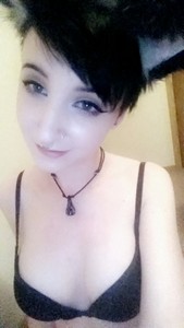 Soumise cherche un coquin TTBM à Avignon pour me faire sodomiser